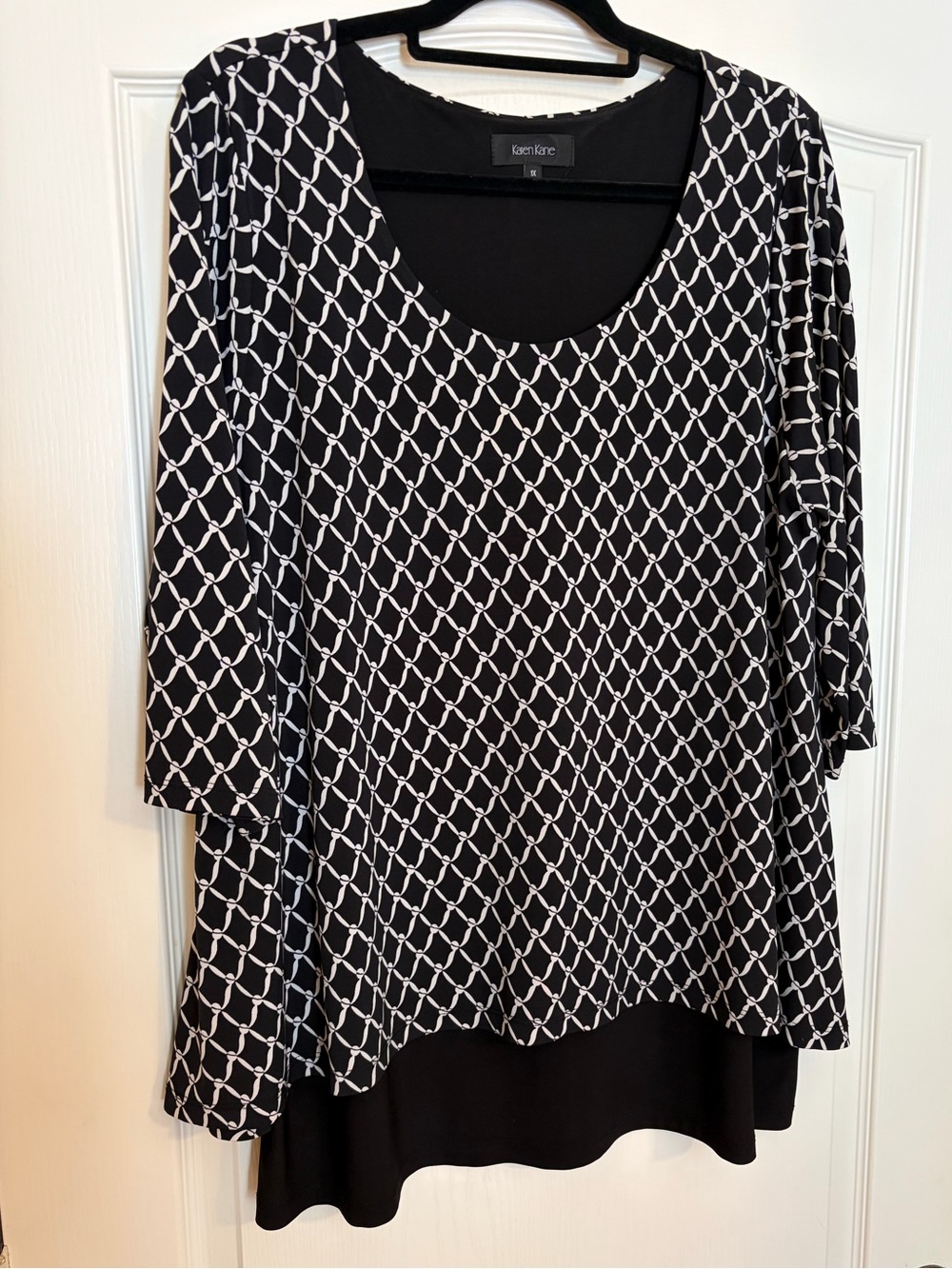 Karen Kane Black & White Patterned Scoop Neck 1X Tunic Top